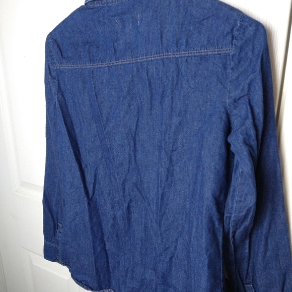 Croft and Barrow collared denim look button front pocket long sleeve. Size XS - Picture 9 of 9